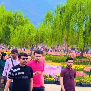 ClsKUlNuYXBjaGF0LzEzLjMyLjAuNDMgKDIzMDkwUkE5OEk7IEFuZHJvaWQgMTUjT1MyLjAuMS4wLlZOT0lOWE0jMzU7IGd6aXApIFYvTVVTSFJPT00QgvXTjeIB